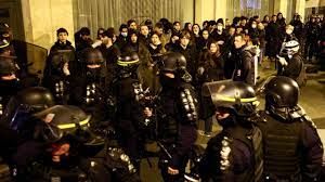 hundreds-arrested-as-french-protests-img